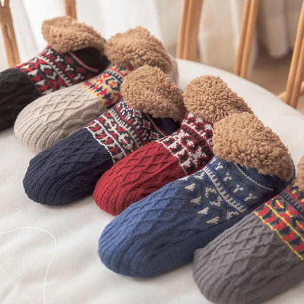 Warme Socken mit Schneemuster für den Winter