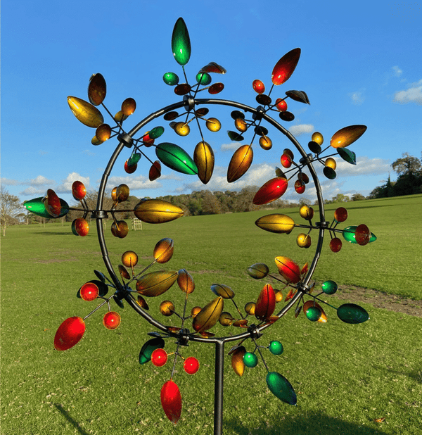 Magische Metall-Windmühle: Kinetisches Windspiel für den Garten