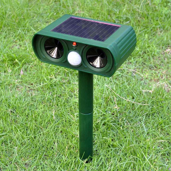 Solarbetriebener Ultraschall-Tiervertreiber