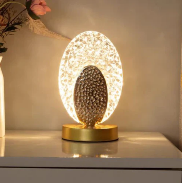 Elegante Tischlampe mit modernem Design