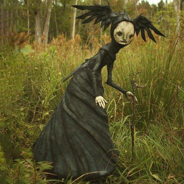 Die dunkle und bizarre Kunst – Gruselige Hexenskulpturen (Halloween-Dekoration)
