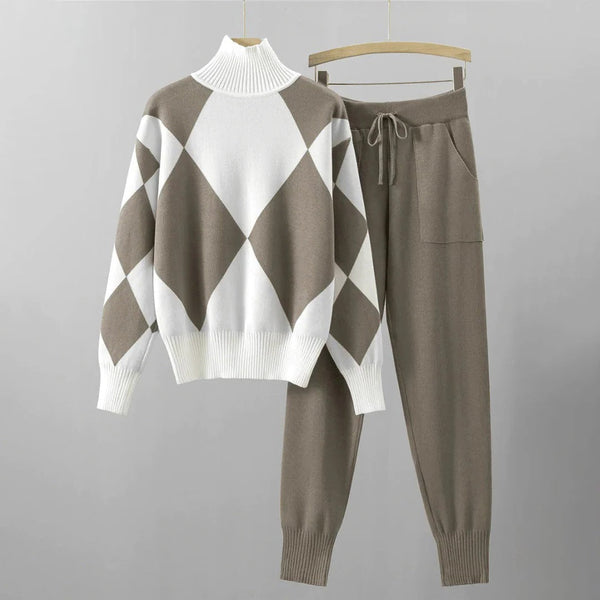 Warmer Pullover und Hosen Set